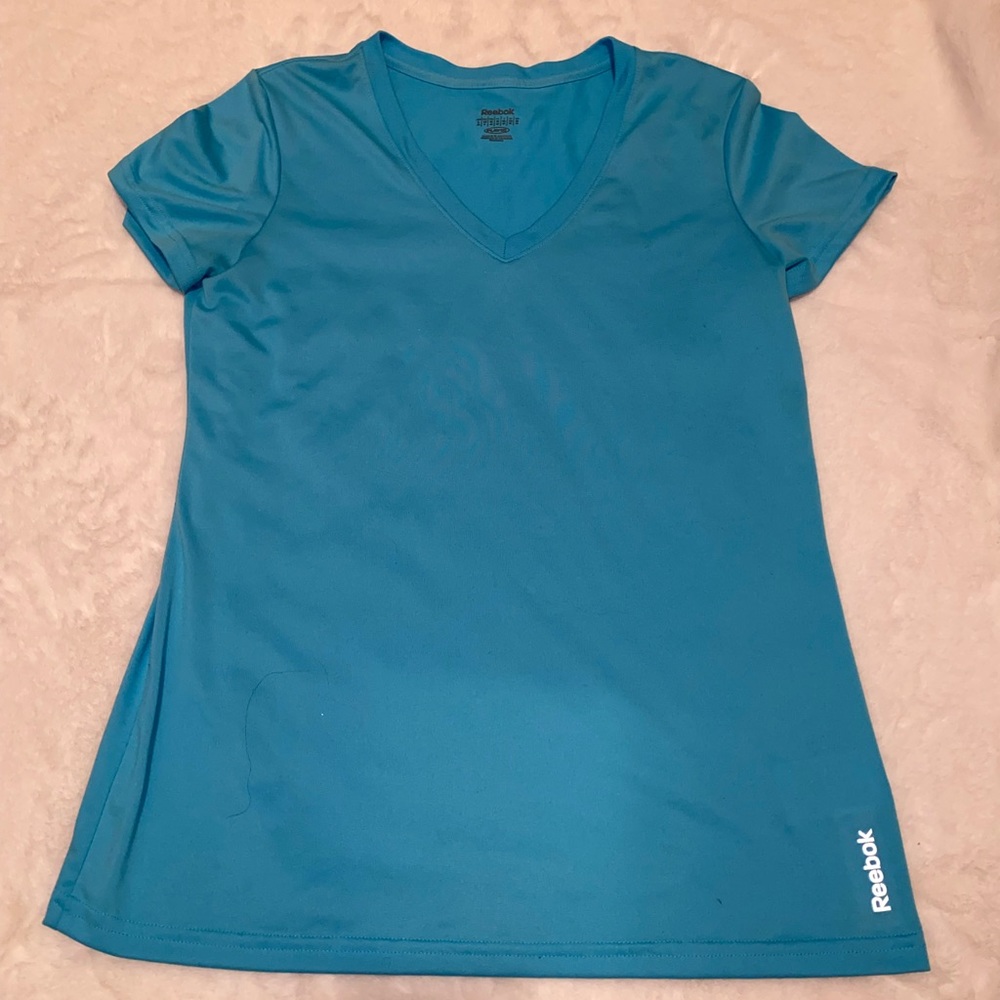 Medium Reebok VNeck Size Medium